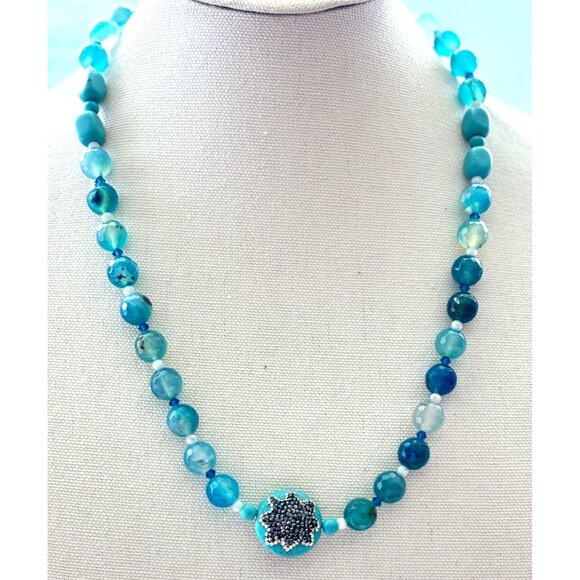 Turquoise Blue Agate Beaded Necklace With Rhinestone Flower Pendant & Decorative - Picture 2 of 7